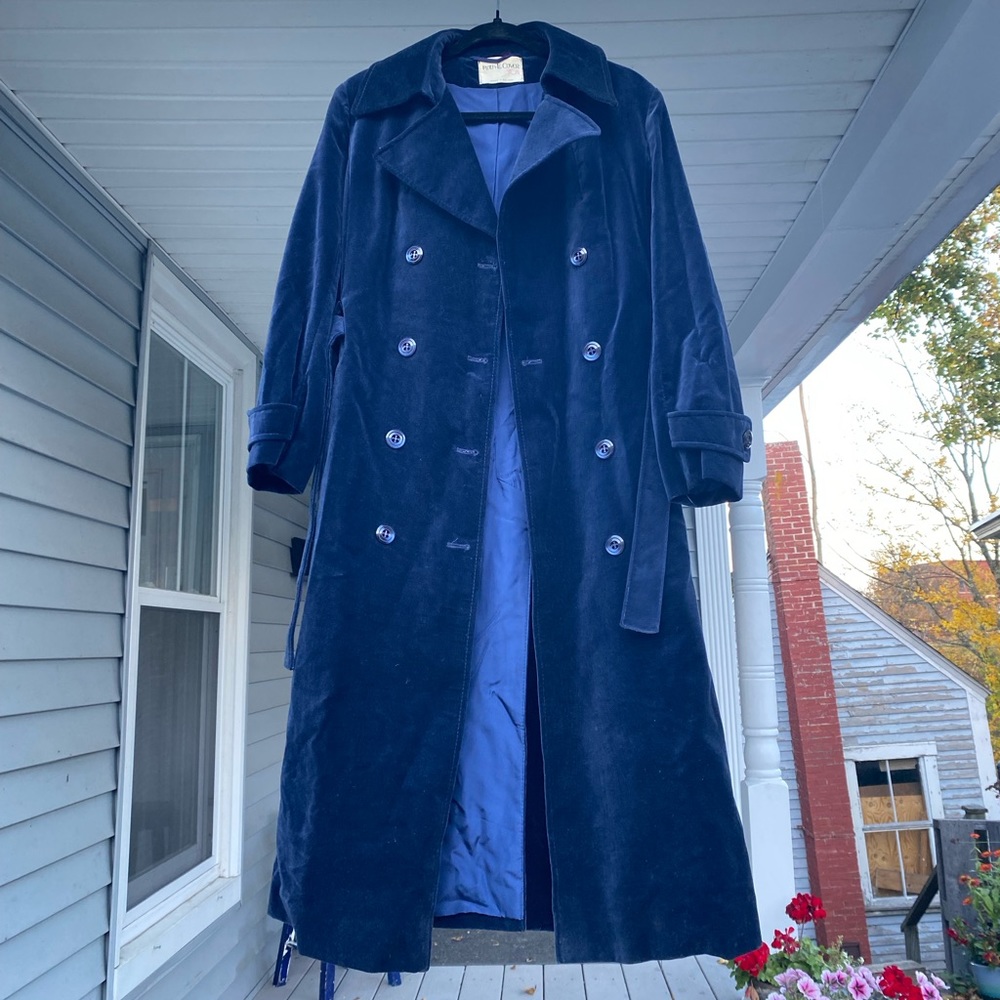 Vintage blue velvet coat. Fully lined Double breasted.